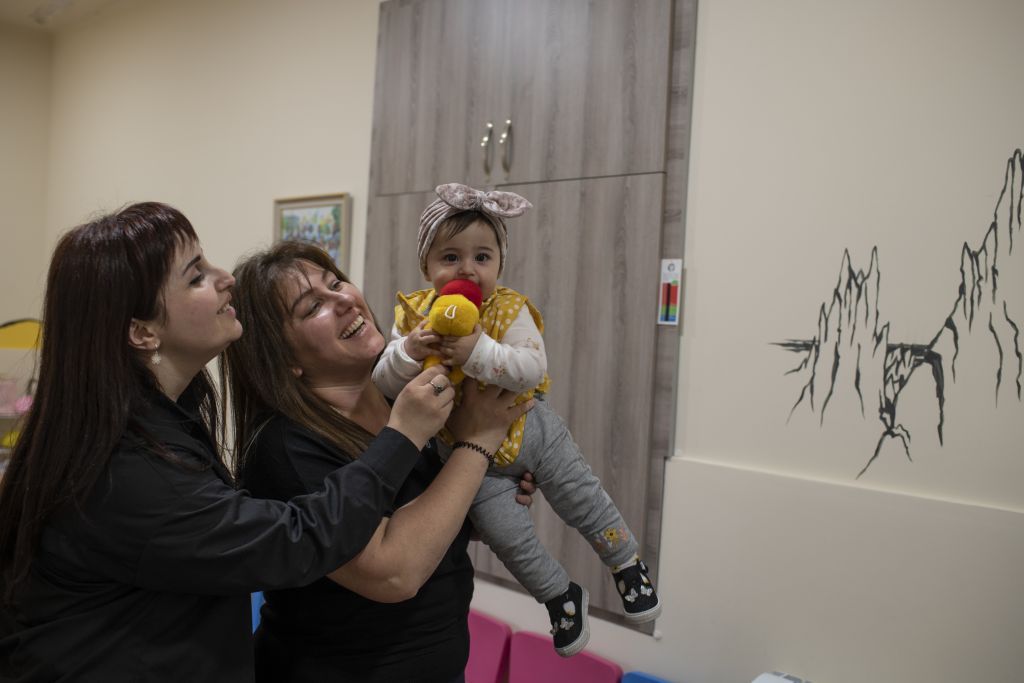 Selektywna aborcja w Armenii &#8211; dlaczego rodzice wolą mieć synów? (Reportaż Off The World)